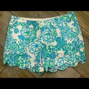 🌴LILY PULITZER BUTTERCUP SCALLOPED EDGE SHORTS🌴 Excellent Condition!! SIZE- 6